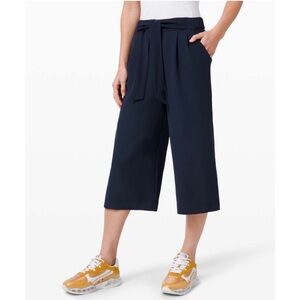 NWT Lululemon Noir Wide Leg Crop Pant Navy Blue size‎ 8
